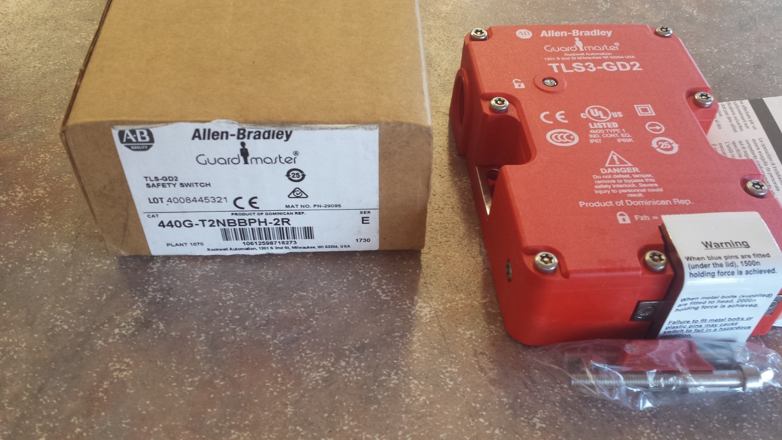 440G-T2NBBPH-2R TLS-GD2 Safety Switch Allen Bradley New Surplus