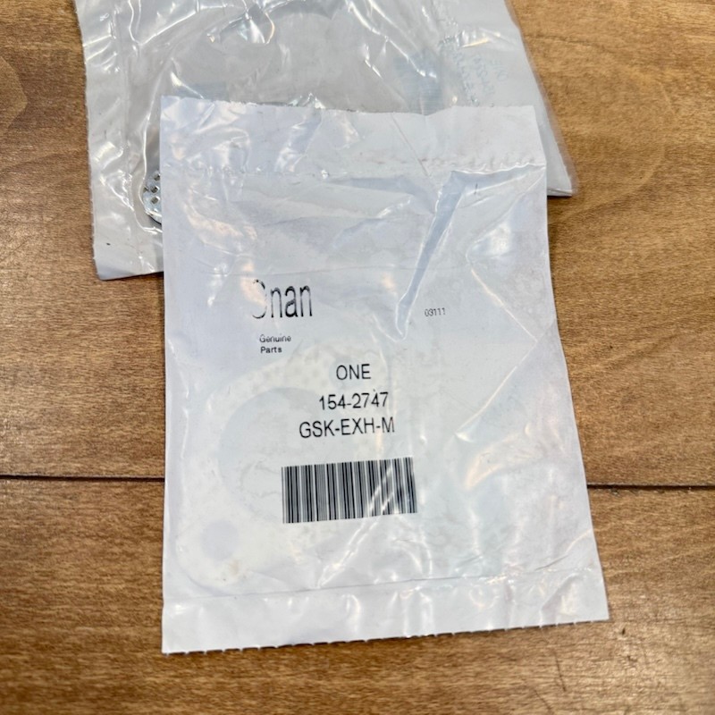 New ONAN OEM NOS EXHAUST MANIFOLD GASKET QTY:2 / 154-2747