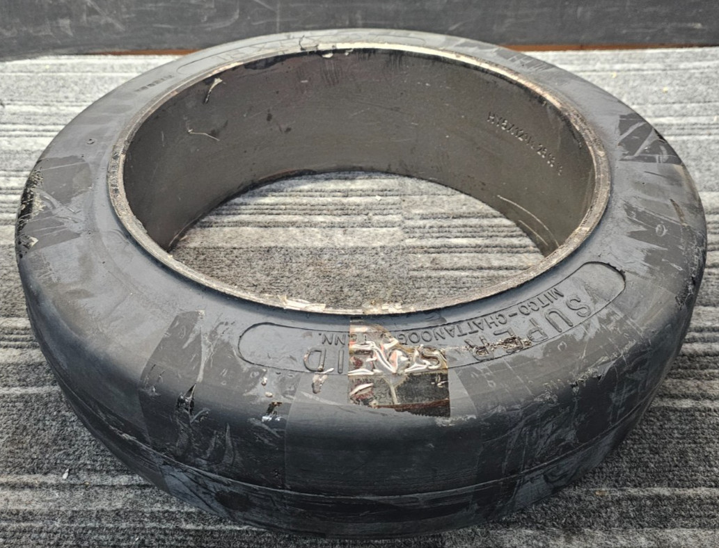 (QTY 1) Mitco Super Solid Smooth Press-On Forklift Tire 18x5x12-1/8, 253212