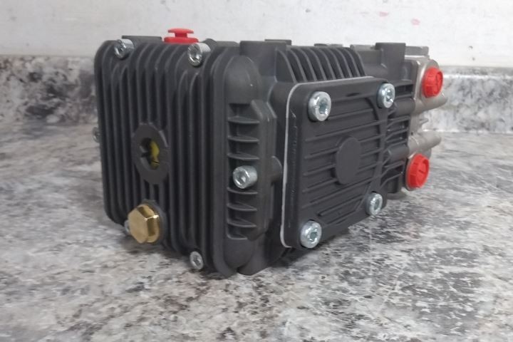 A.R. North America RKA4G40HN-PKG 4000 PSI 4 GPM 1750 RPM Triplex Plunger Pump