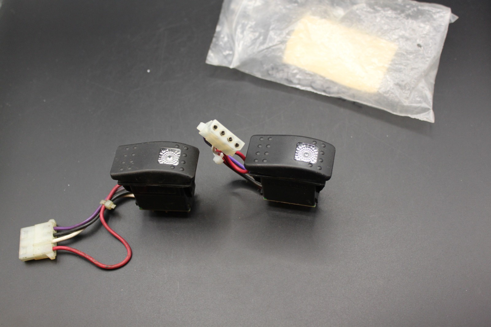Lot of 2 Carling Illuminated Rocker Switch 28VDC Harness Mart Cart Style