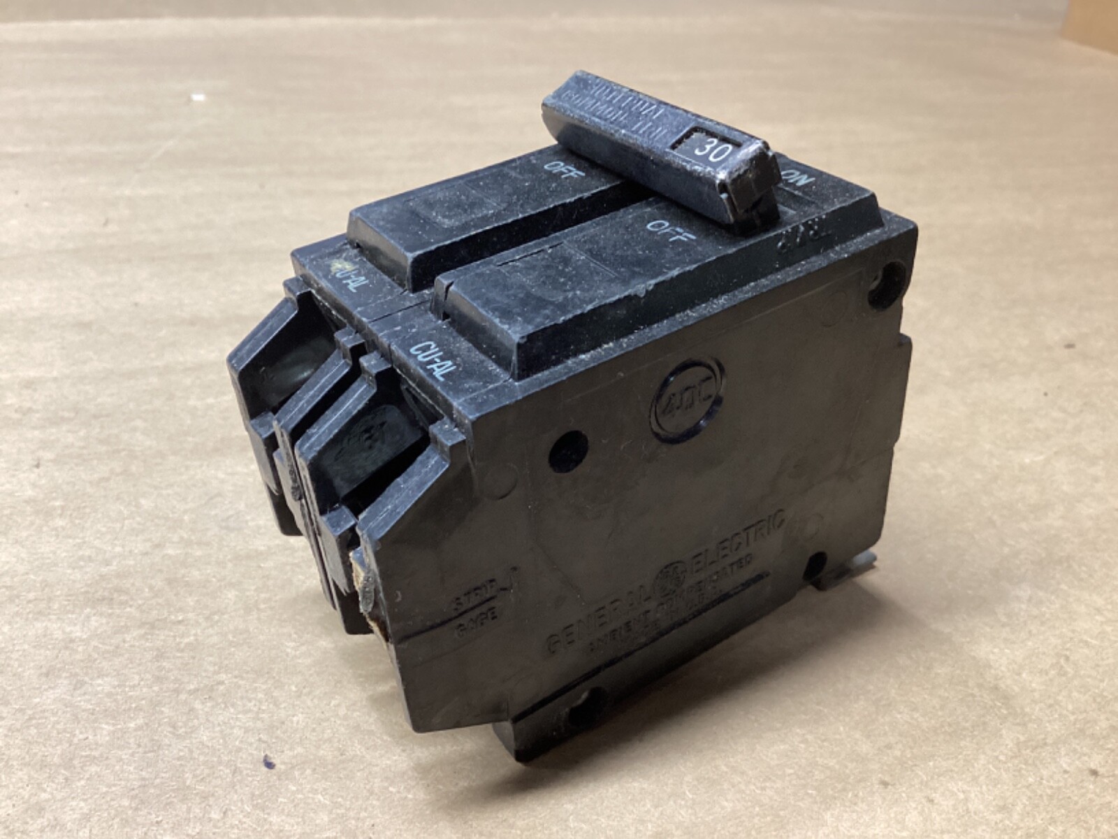 * General Electric 30 AMP 2 Pole Circuit Breaker THQB2130 #117D61*CO