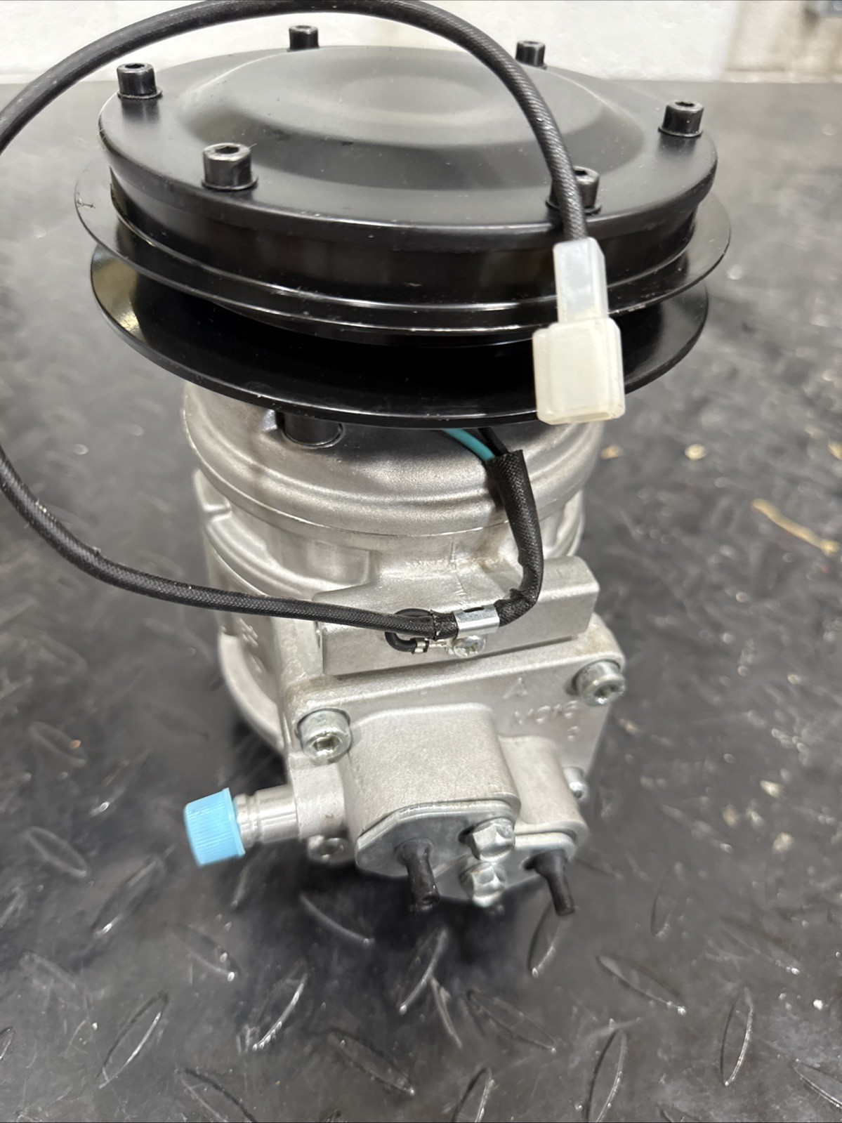 New A/C Compressor Assembly for Komatsu PN 14X-Z11-8580