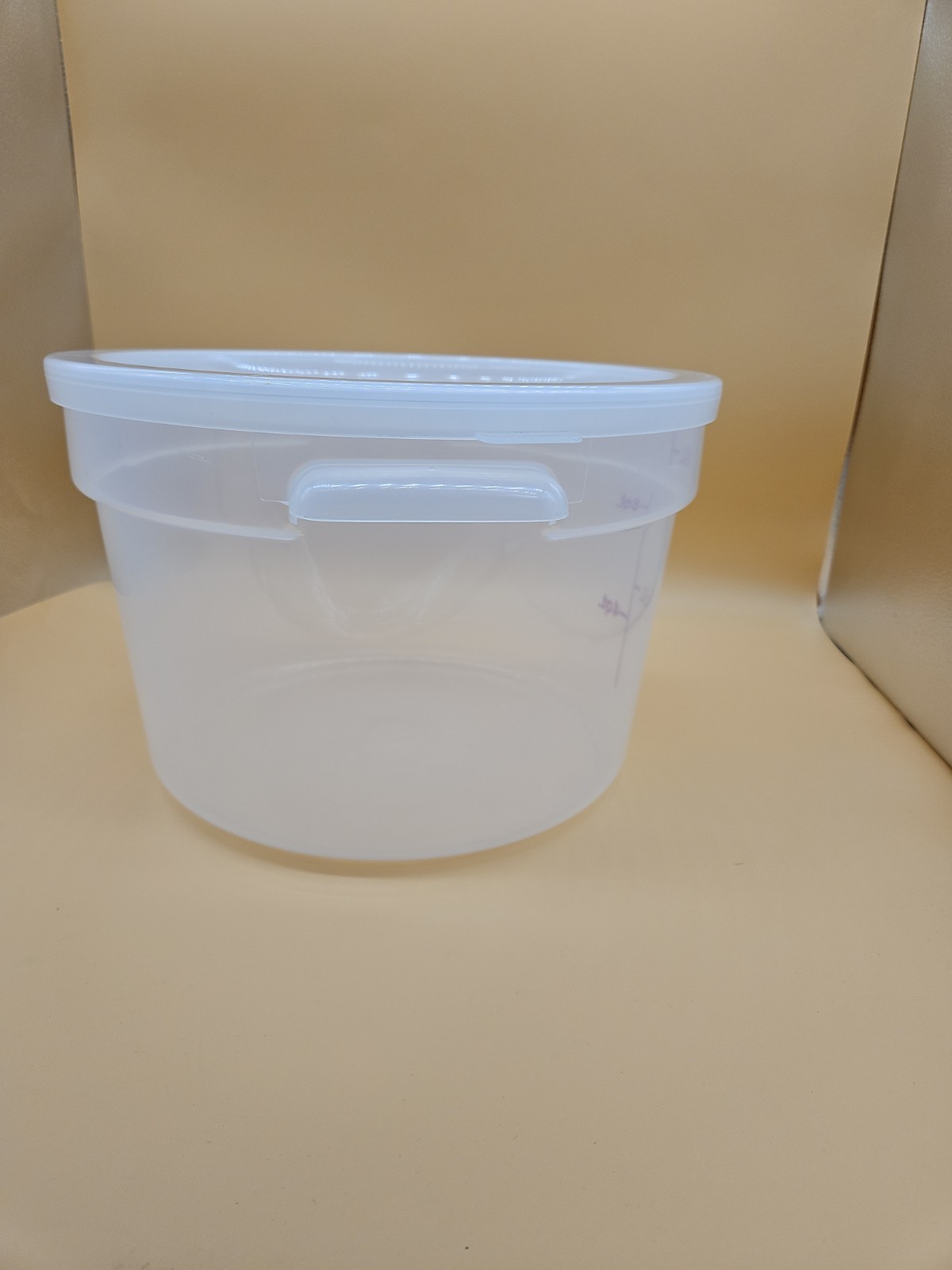 12 qt Cambro Round Food Storage Container Translucent Polypropylene NSF 8” Depth