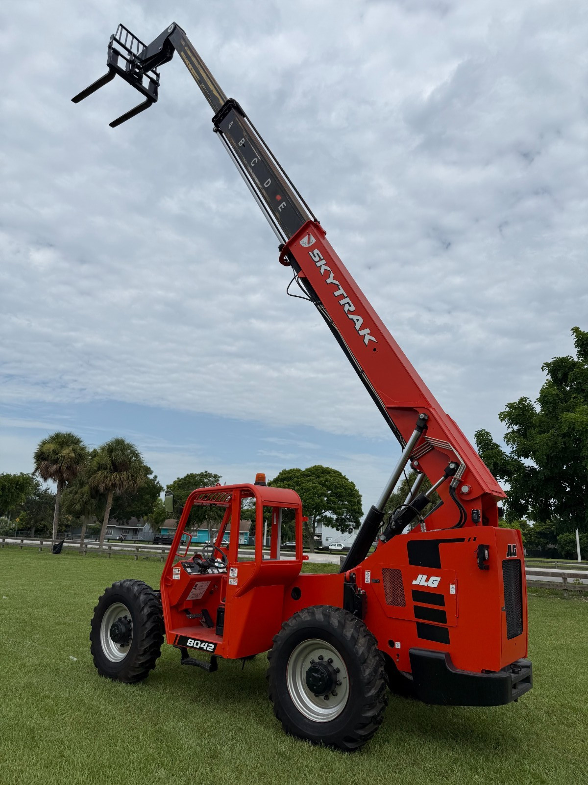 2016 JLG 8042 «110 HP CUMMINS DIESEL» 8K LBS – 42 FT – ONLY 2,910 HOURS –