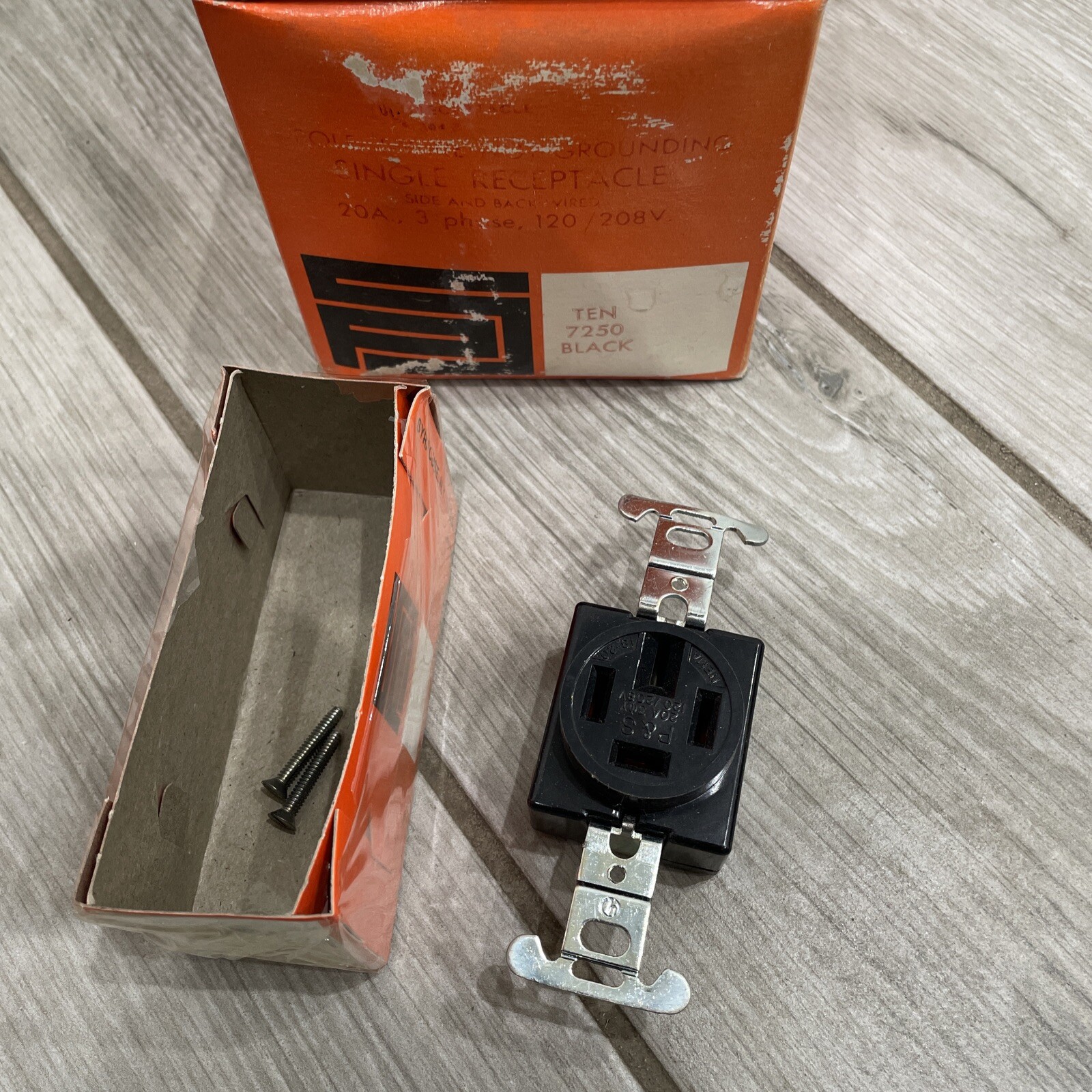(C) (QTY 10) Pass & Seymour Single Receptacle NEMA 18-20R 7250 20A 120/208V⚡️