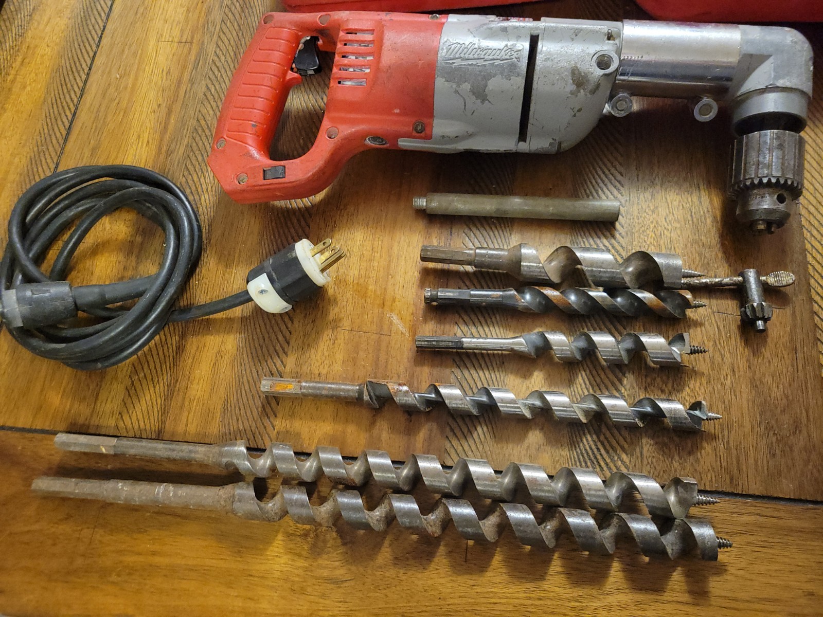Milwaukee 1107-1 1/2″ Corded Reversible Heavy Duty Right-Angle Drill With Bits