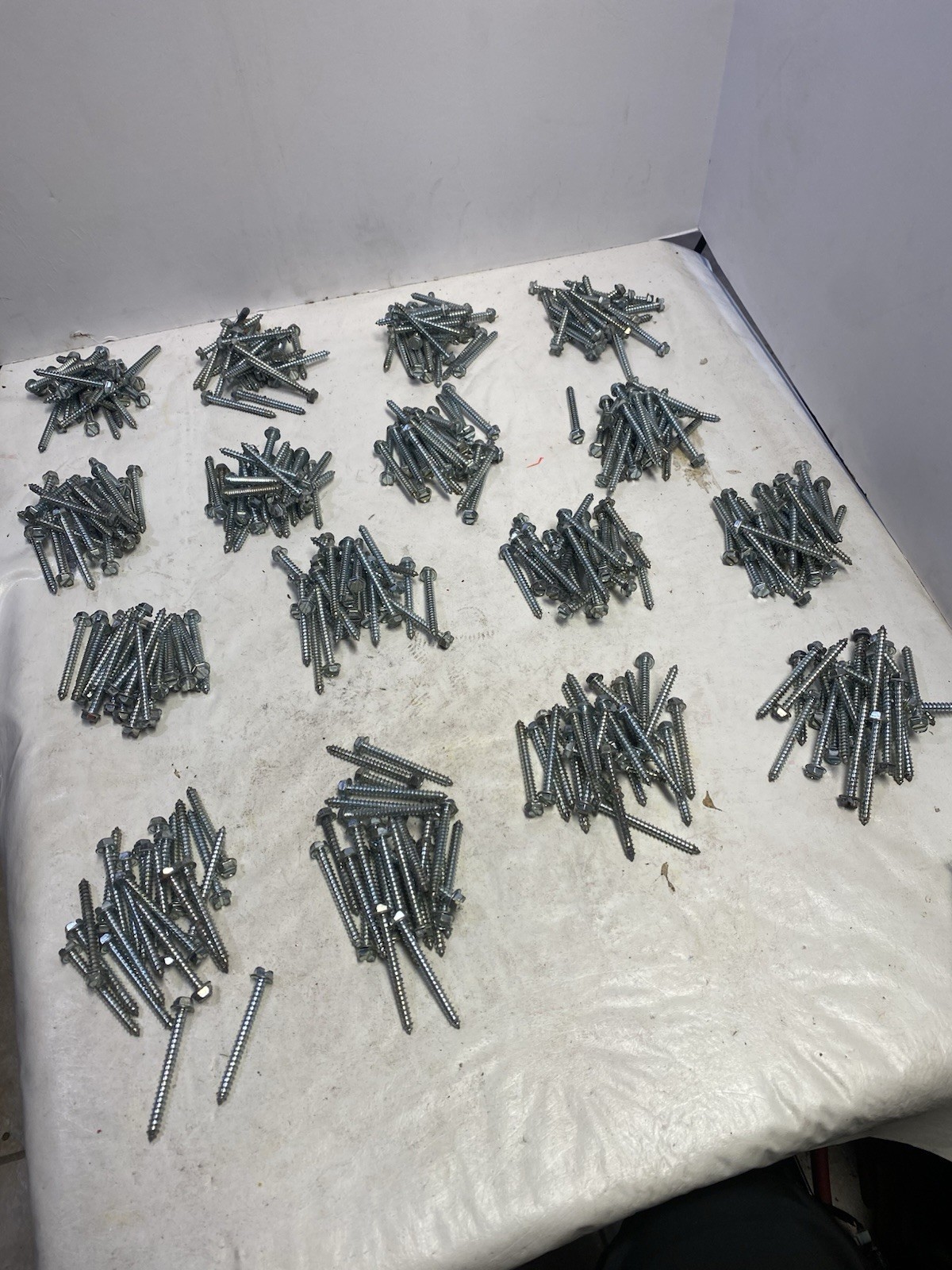 (200 Pcs.) Hex Head 3/8 x 2-1/2 Lag Bolts A307 Zinc Plate Wood Screws Huge Lot