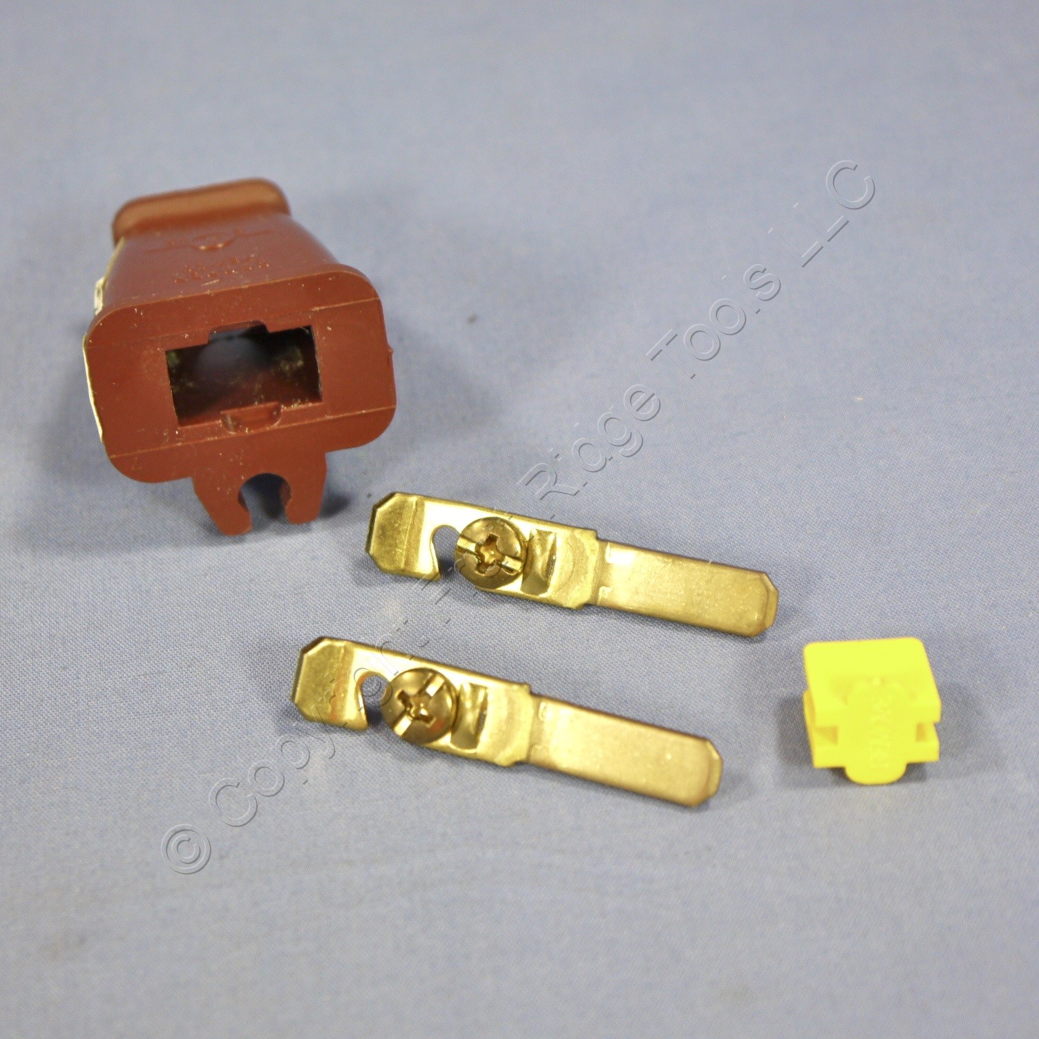 Eagle SA840B Brown Straight Plugs 15A Non-Polarized NEMA 1-15P w/Cord Clip 10pcs