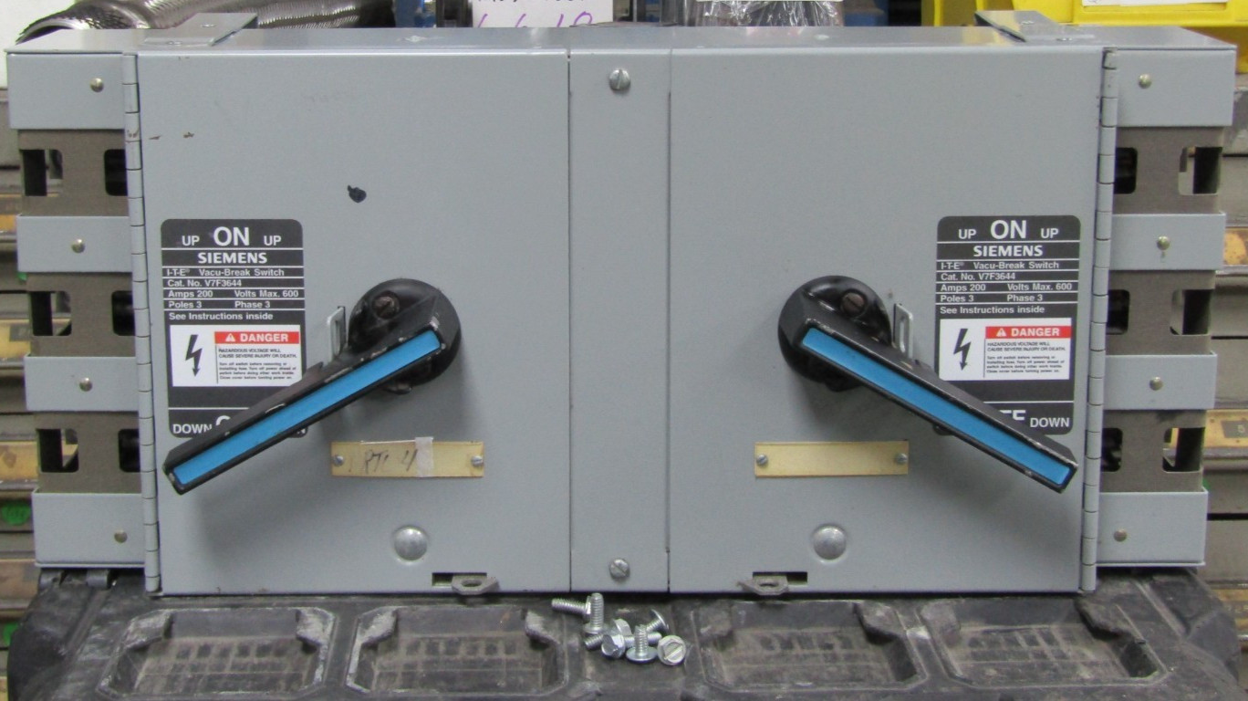 😏 SIEMENS ITE 200 AMP VACU-BREAK SWITCH 600 VAC 3∅ 3 POLE 150 HP V7F3644