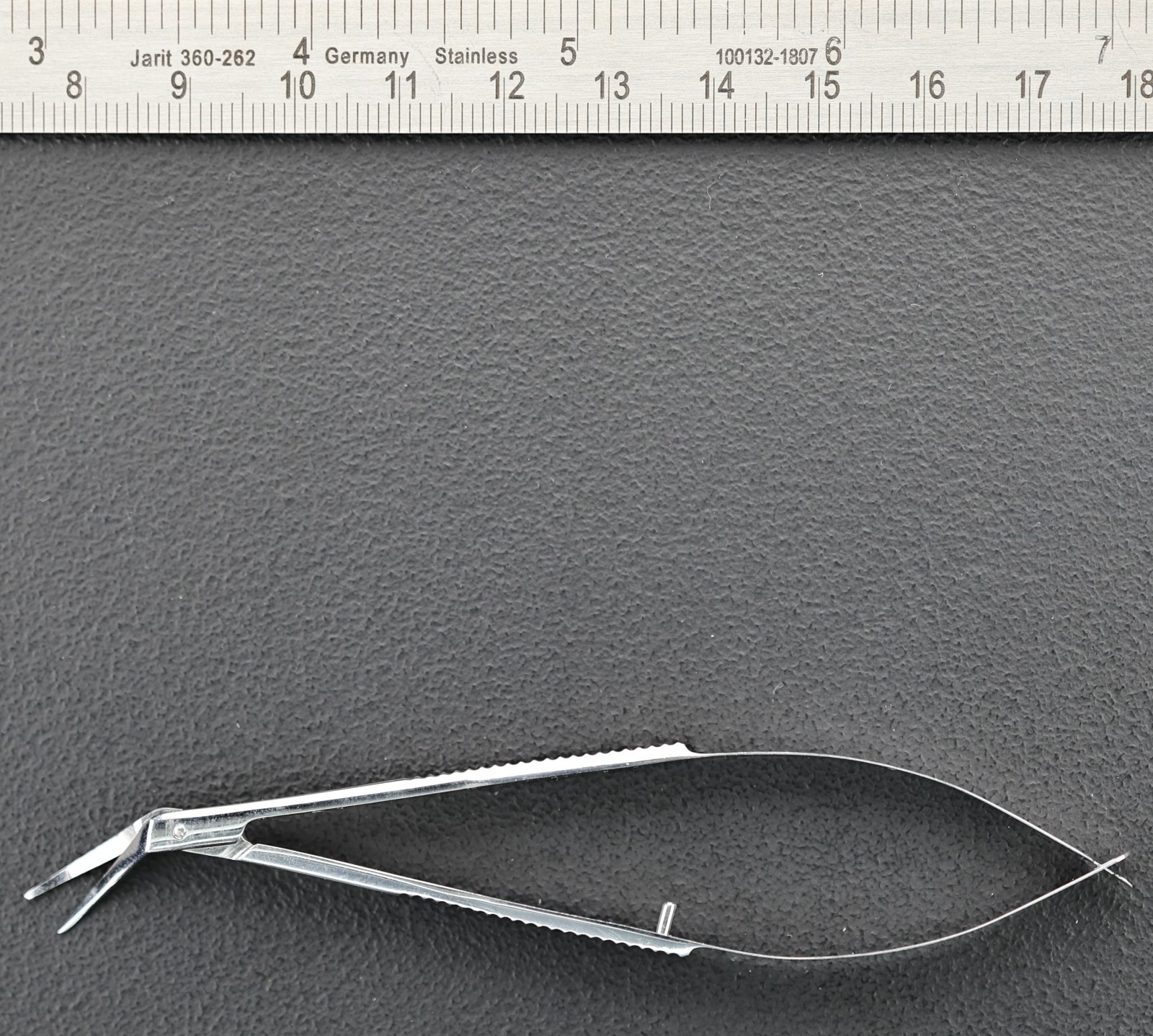 Storz E3301 Castroviejo Corneal Section Scissors, 18mm Left, 110mm (4.3″)