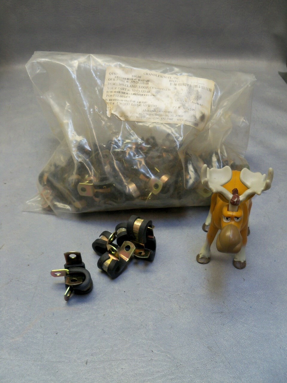 Loop Cushioned Clamp 3/16″ rubber UMPCO MS21333-68 MIL Spec Lot of 82