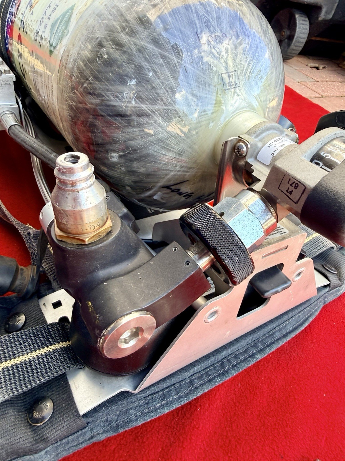 Scott 2.2 SCBA – 2011 Tank & Harness – W/EZ Flo regulator W/ HUD