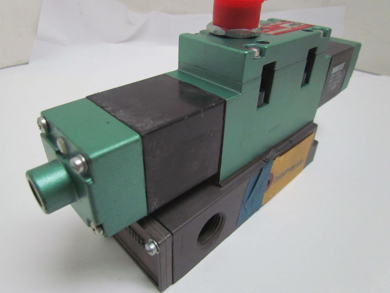 Numatics A12SS43AS A12SS400S Solenoid Valve W/Manifold 120V .12Amps