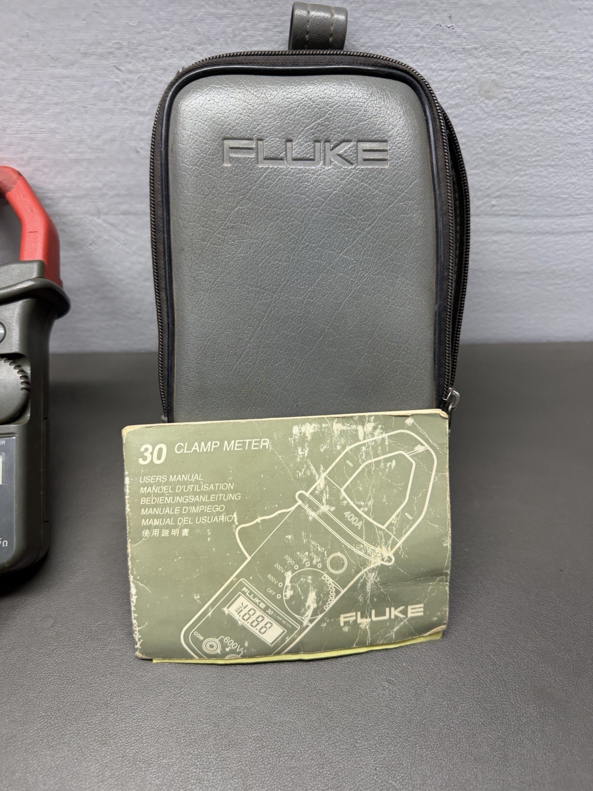 Fluke 30 Clamp Meter 600V 400A Digital Multimeter w/ Case & Leads WORKING