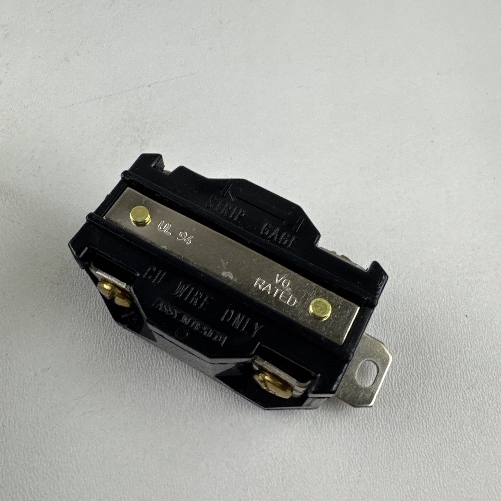 Leviton 2740 Receptacle Locking Blade L17-30R 30A 600V 3-Phase 3P4W Grounding