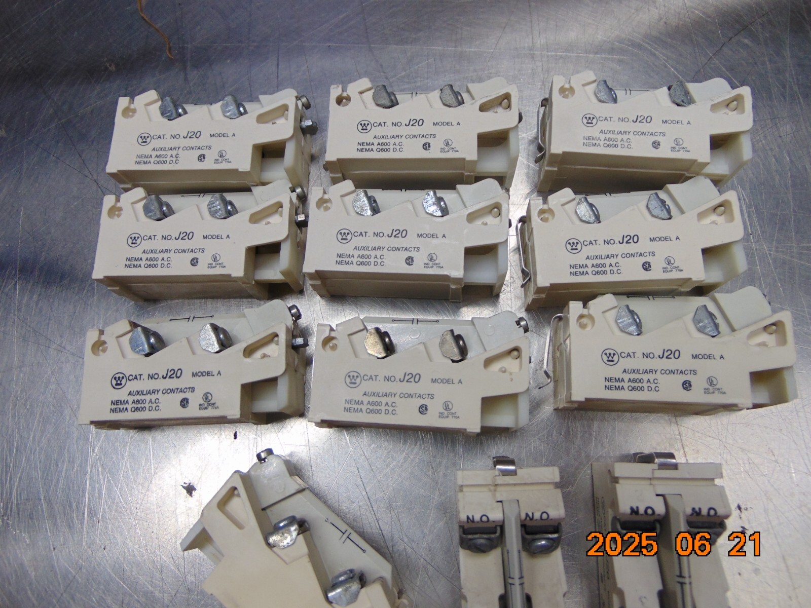 (1) J20 CUTLER HAMMER WESTINGHOUSE AUXILIARY CONTACT J20 *CLEAN*