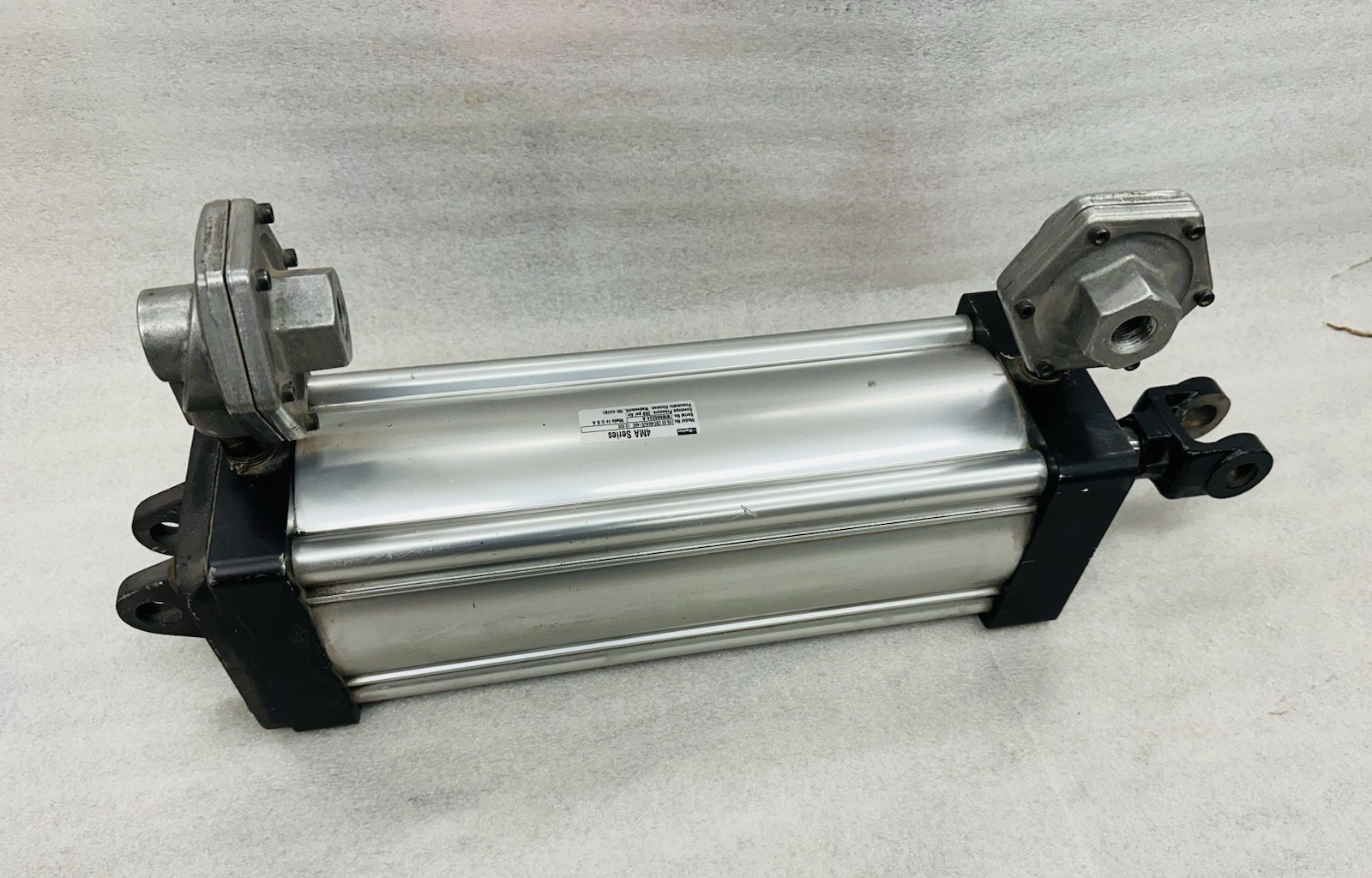 PARKER AIR CYLINDER 05.00 CBC4MAUE14AC 12.000 – 250psi 4MA Series w/ Fittings