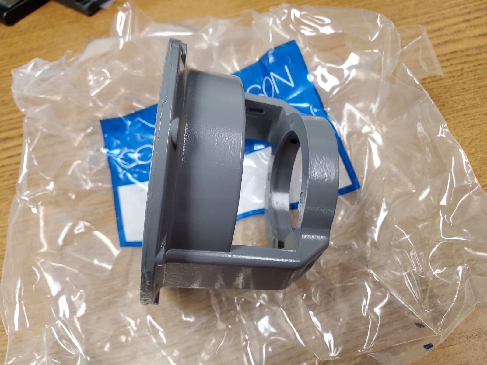 JOHNSON CONTROLS ACTUATOR MOUNTING BASE V-3000-6005 V-3000-605 CAGE FOR VALVE
