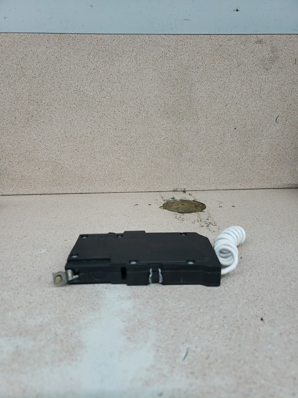 1) Square D QOB120CAFI 1 20 Amp 120V Type QOB Bolt On Combination AFCI Breaker