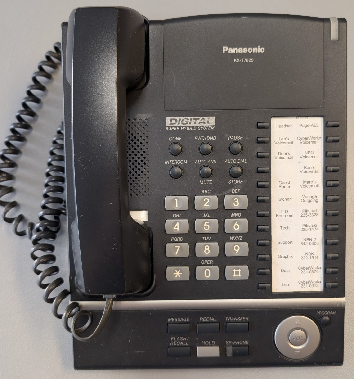 Panasonic KX-TDA50 phone system includes KX-TVA50 VM and 10 phones-EXCELLENT