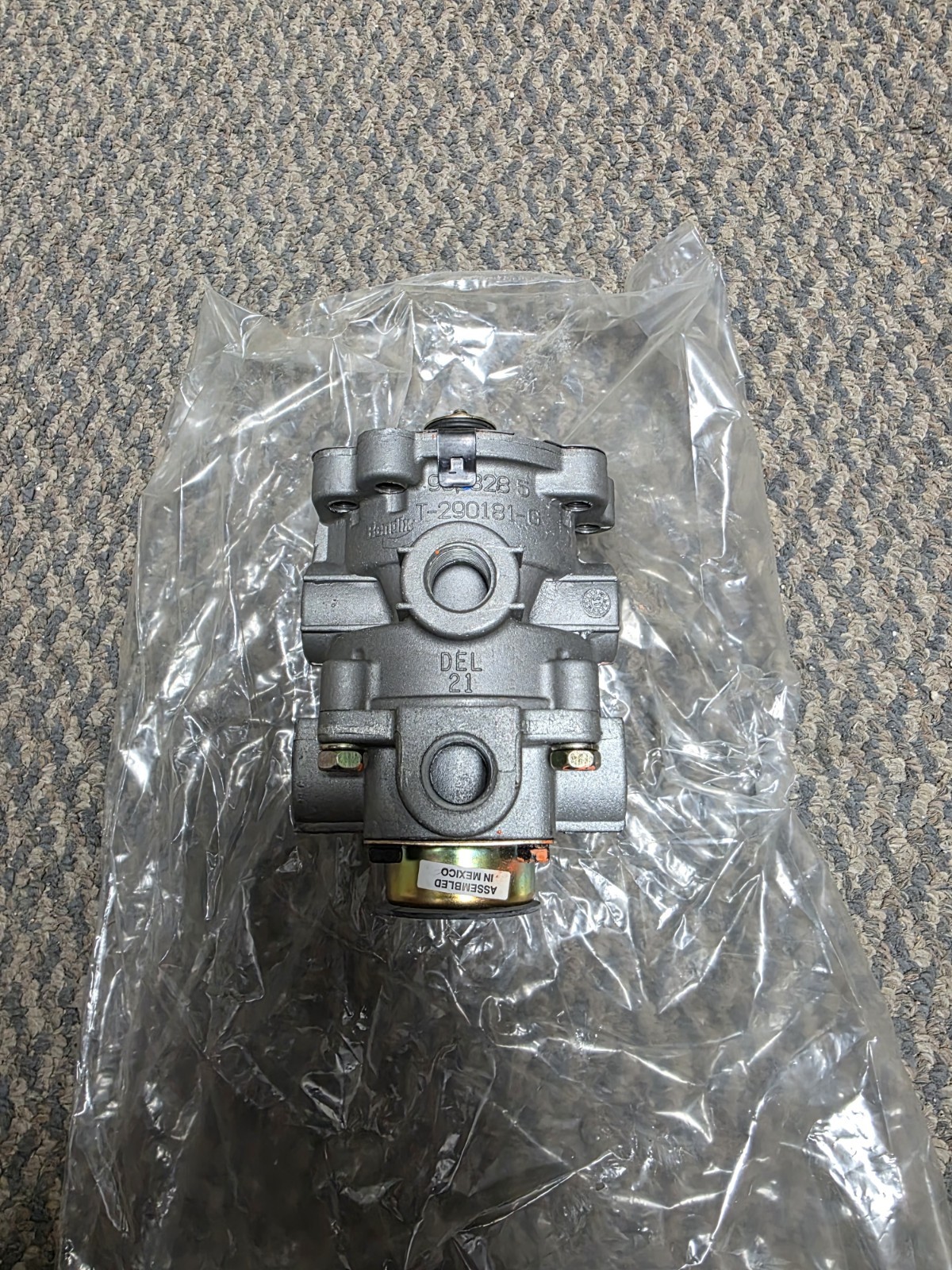 Bendix 286171N E-6 Air-Operated Brake Valve, Suitable for Air