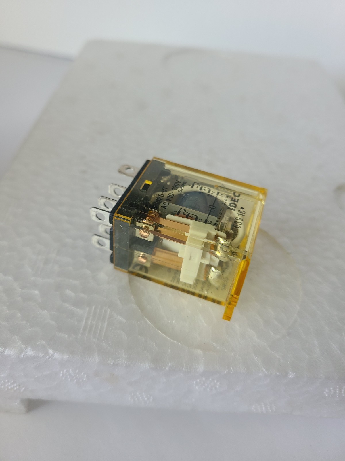 IDEC RH2B-UT Ice Cube Relay, AC110-120V 50/60HZ, NOS, Open Box Condition