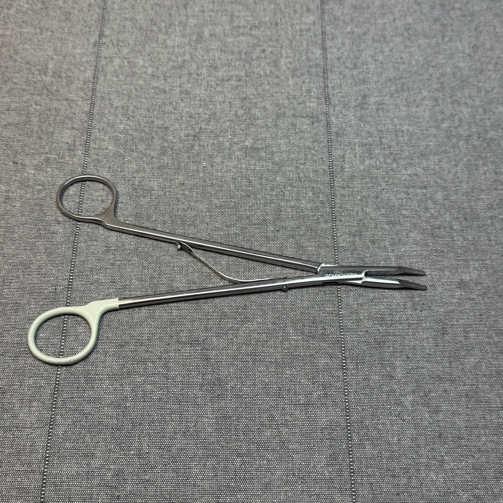 Teleflex Horizon Suture Tying Forceps Med/Large 37081 Stainless USA Green Handle