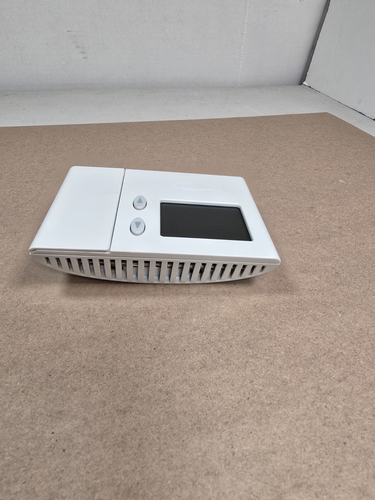 LENNOX 51M33 NON-PROGRAMMABLE, HEAT PUMP, 2H/1C, THERMOSTAT White Pre-owned