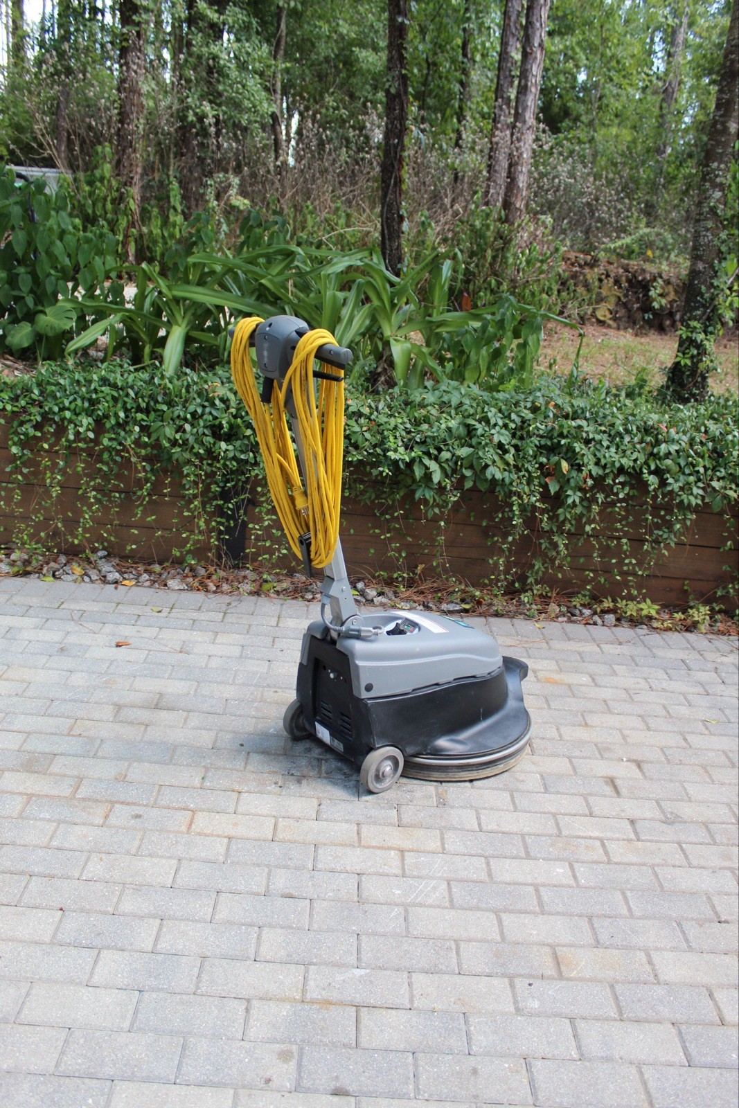 2022 Tennant BR-2000-DC Walk-Behind Electric Floor Buffer 20” (FREE SHIPPING)