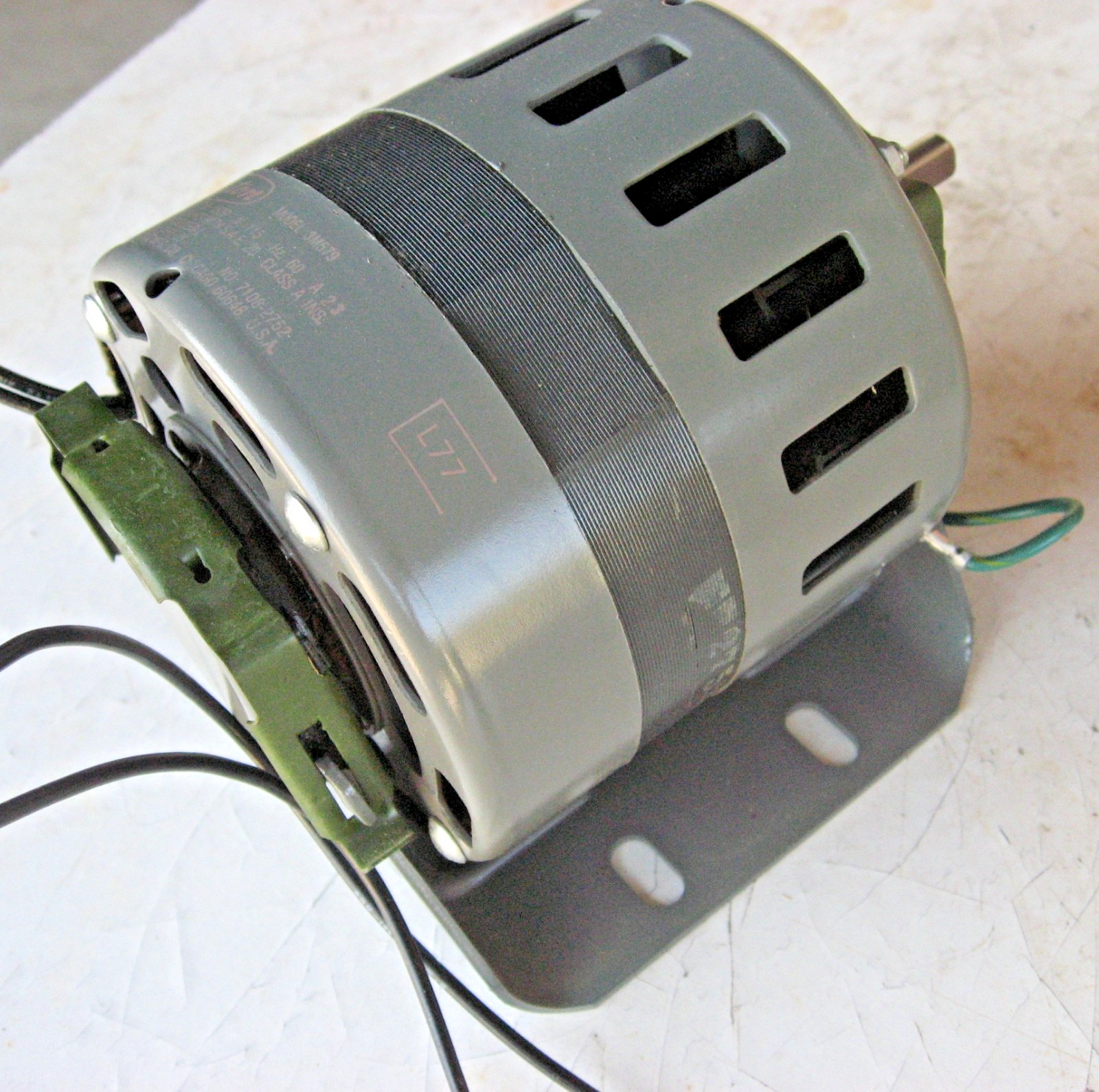 Dayton 1/15 HP Air Over Fan Motor Grainger 3M579 1550 RPM 115v 60 Hz CW 3/8″ Dia