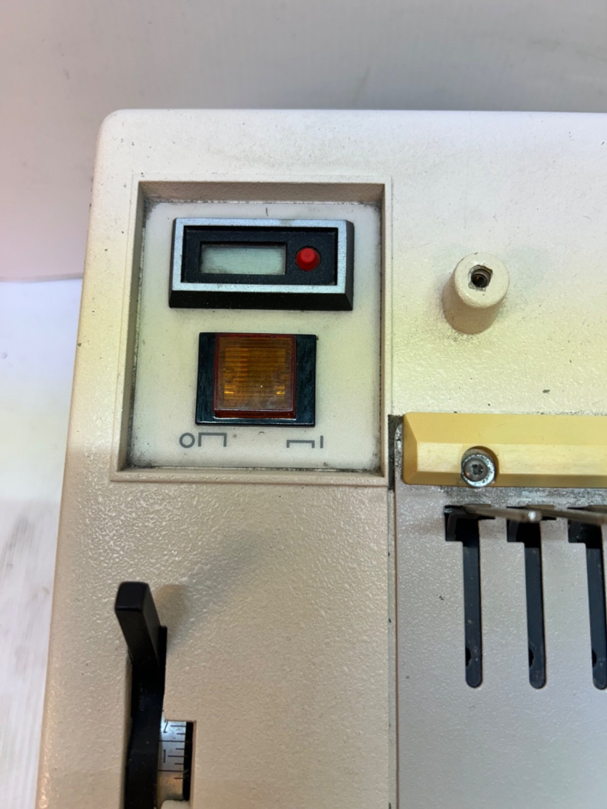GBC Electric Binding Machine 110EB-3 60Hz 1Ph 115V 2A 173W T01019