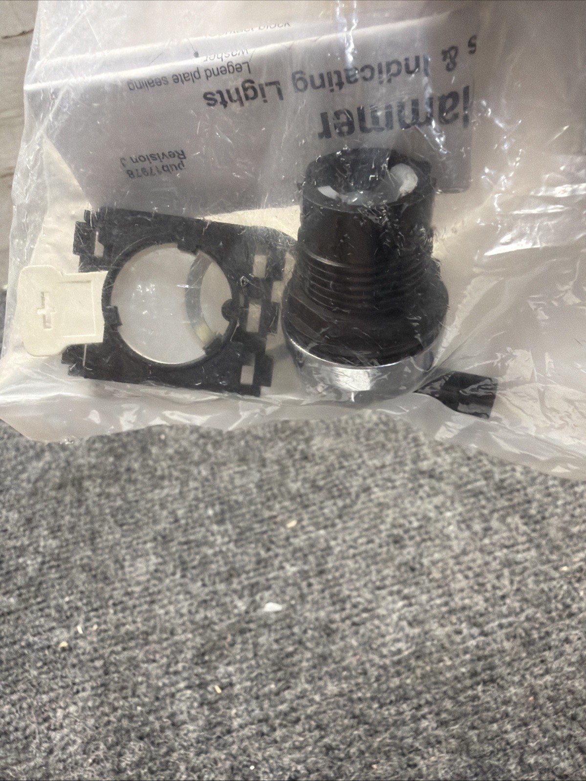 NEW EATON CORPORATION E22-V61 / E22V61 w/ x2 E22B11 Contact Blocks