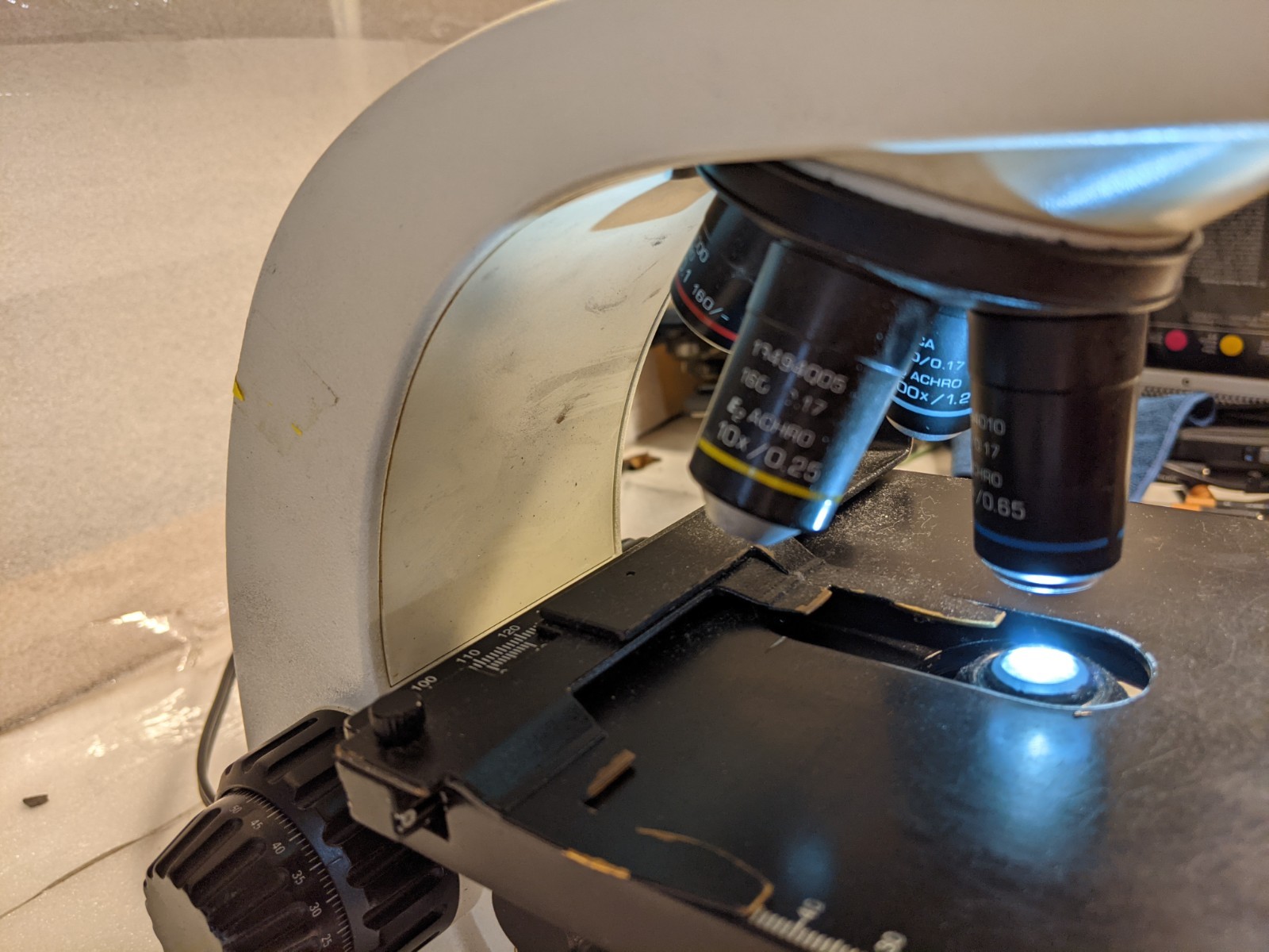 Leica CME Microscope 1349521X with Objectives 4x, 10x, 40x, 100x & Condenser