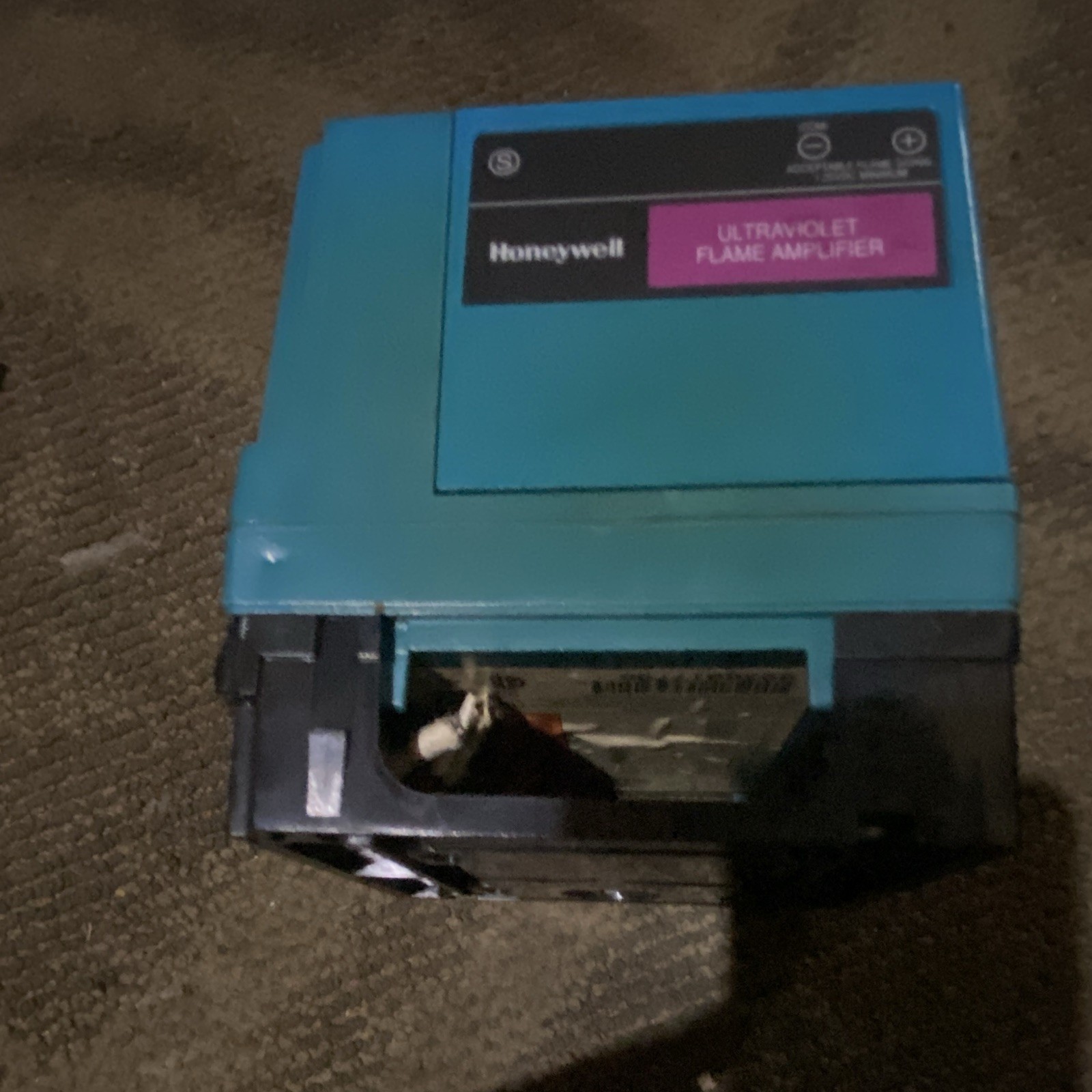 Honeywell RM7890 A 1015 Burner Controller 120v-ac