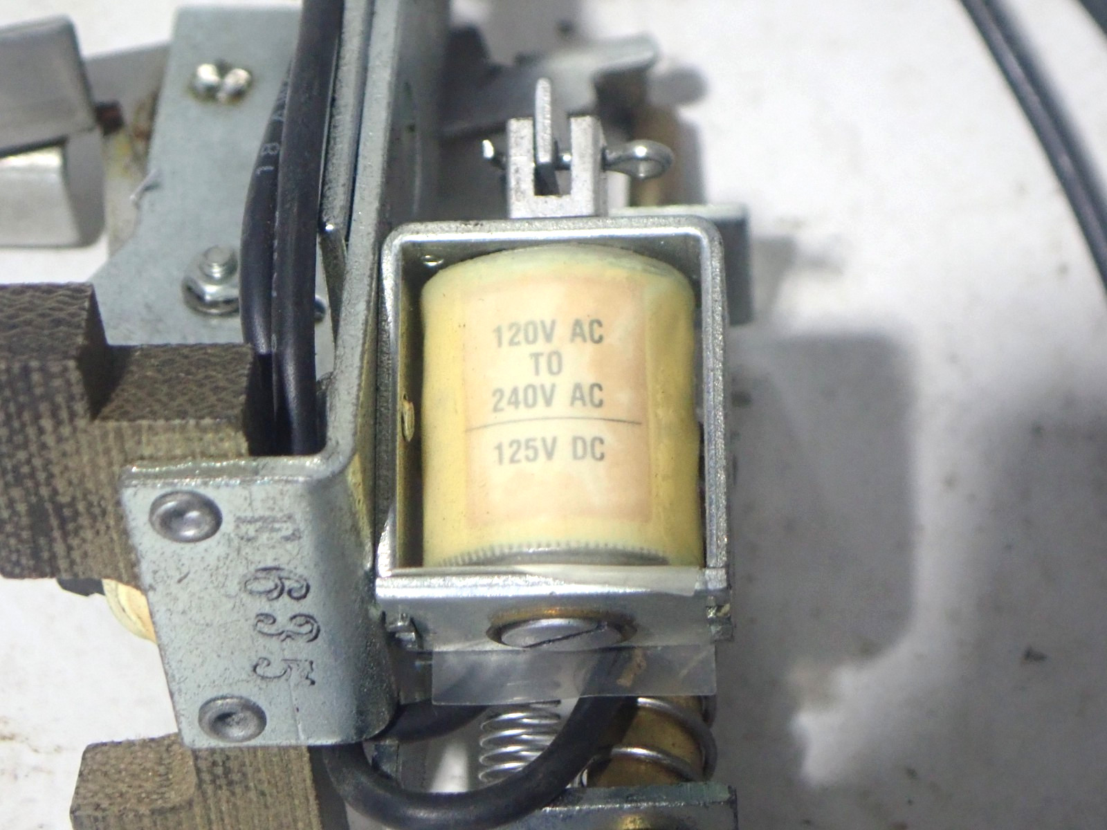 GE TKMASTA12 120/240 Volt AC 125VDC Shunt Trip Accessory For TKM Breakers