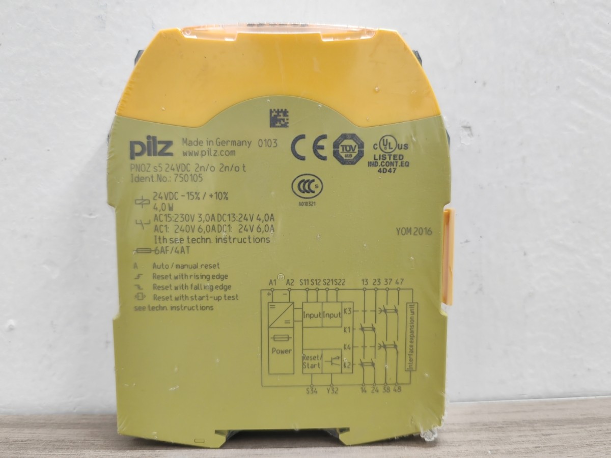 New In Box PILZ PNOZ S5 750105 Safety Relay