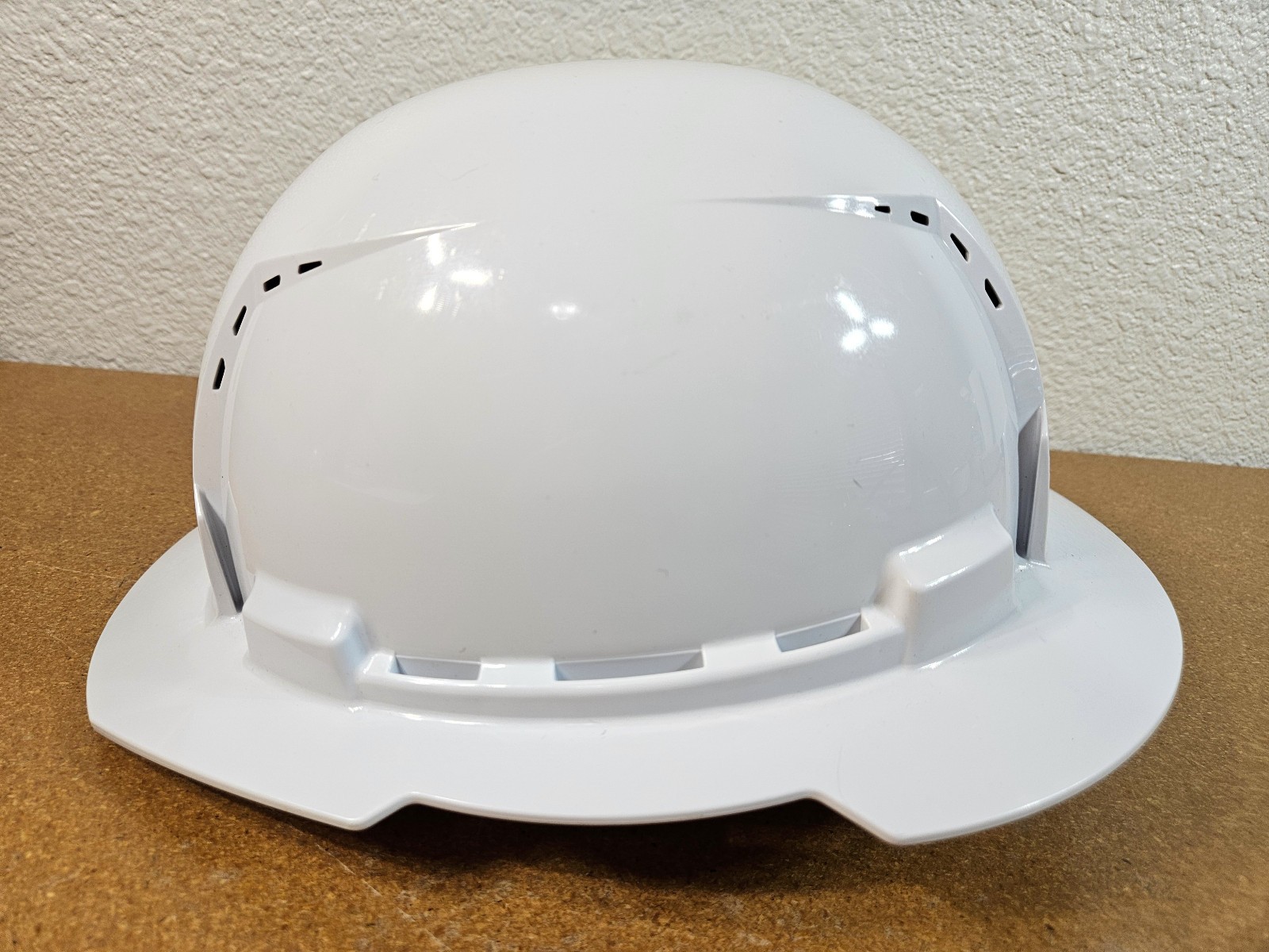 Tesla Milwaukee BOLT White Full Brim Hard Hat 4pt Ratcheting Suspension Type 1