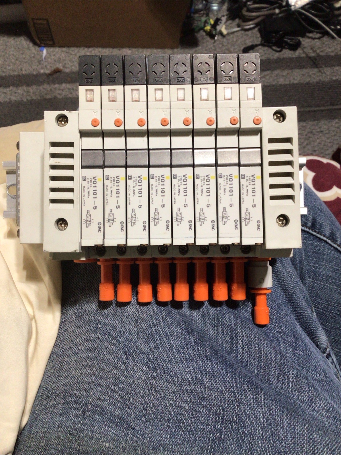 SMC VQ1101-5 Pneumatic Block Manifold 8 Valve Controller 1/4 Quick Tube Fitting