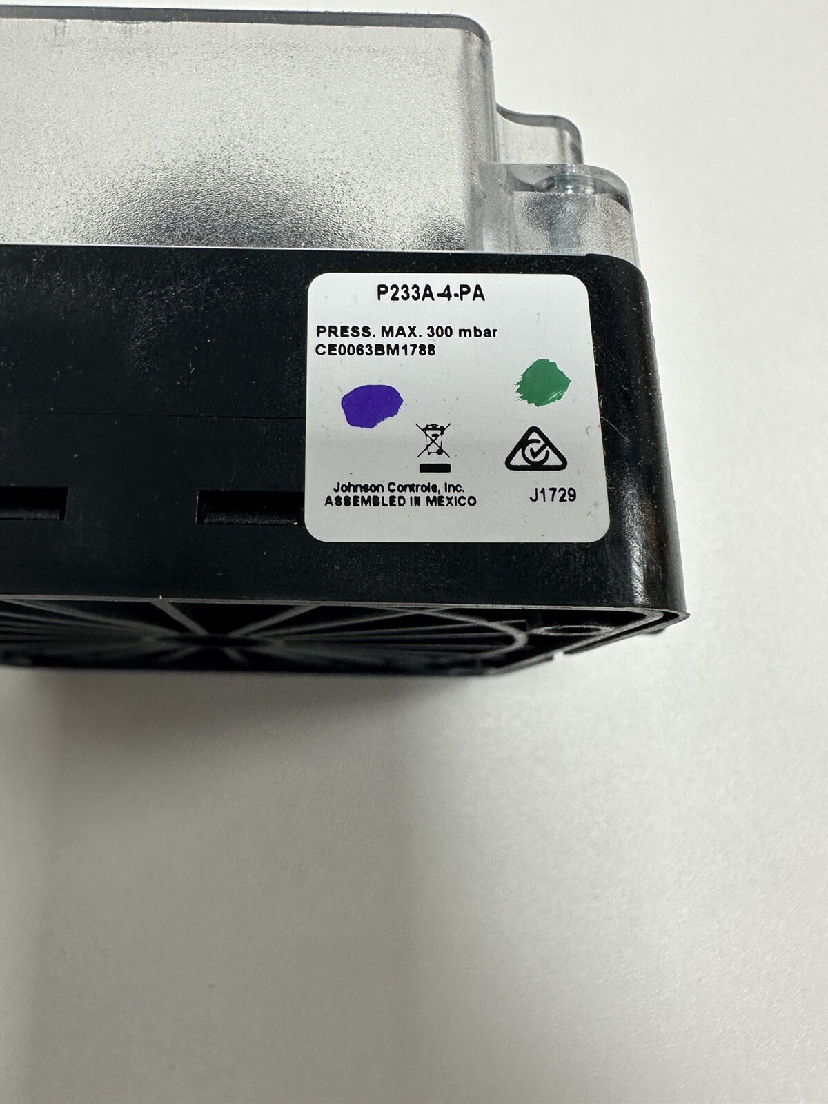 JOHNSON CONTROLS P233A-4-PHC DIFFERENTIAL AIR PRESSURE SWITCH range 50 to 400 pa