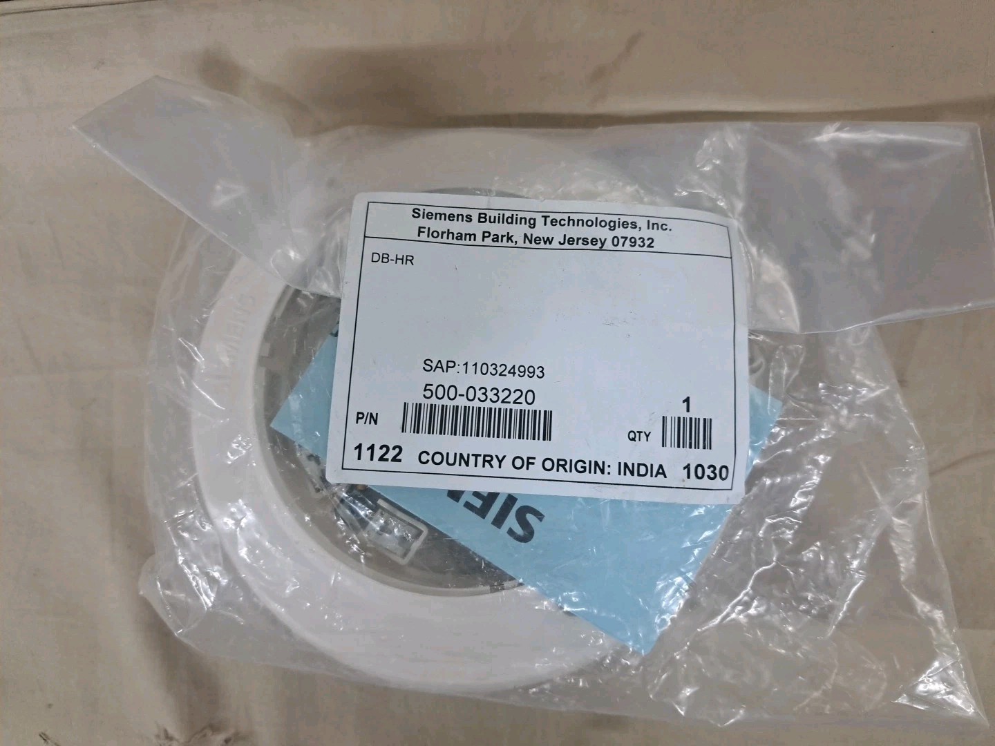 New Siemens DB-HR 500-033220 Fire Alarm Smoke Detector Base Sealed Free Shipping