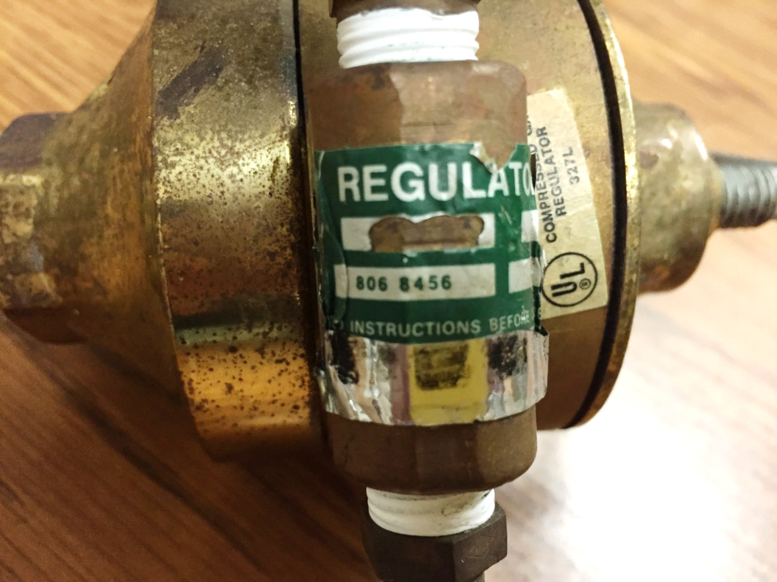 Airco 806-8456 Two Stage Oxygen & Gas Regulator with 2 Gauges of 200 & 4000 psi