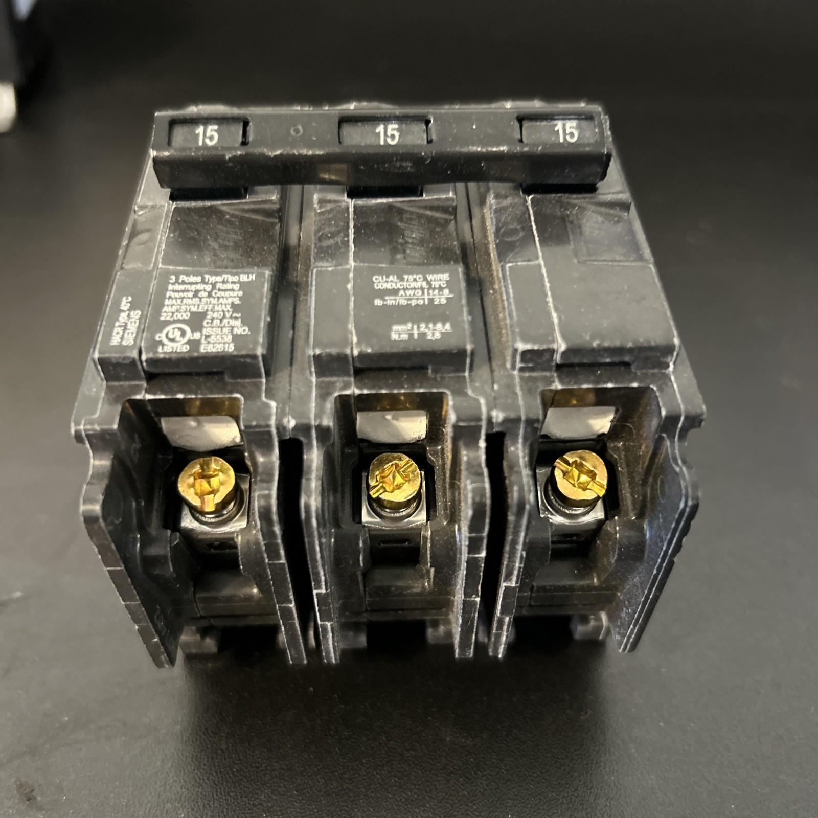 SIEMENS 3 Pole 15A / 22kA / Bolt On / HACR TYPE / / B315H/ Circuit Breaker