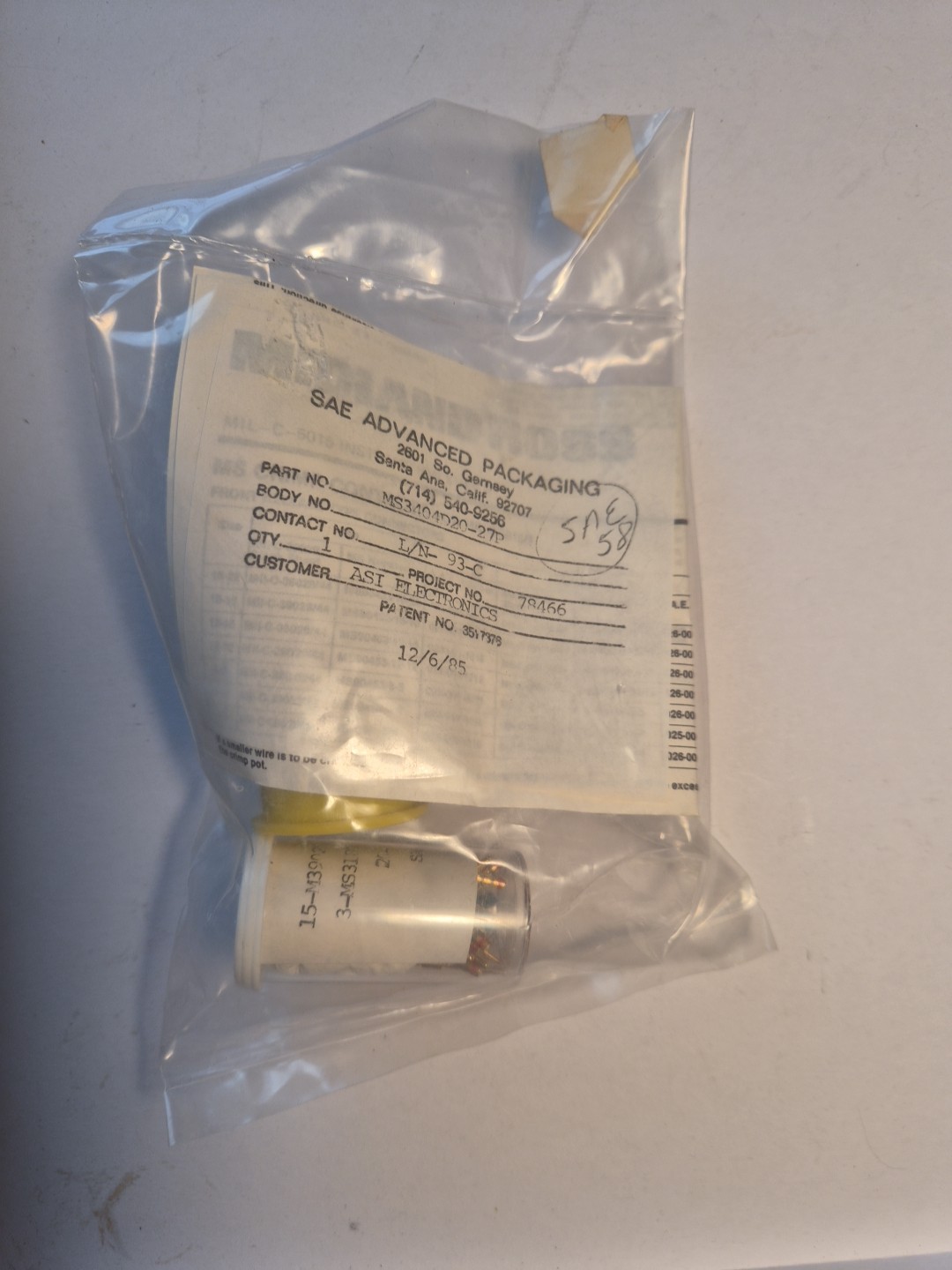 SAE Connector PN MS3404D20-27P W/ M39029/44-288 Contacts, NOS.