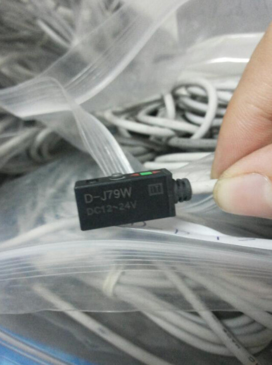 1PC New SMC D-J79W Magnetic Switch DJ79W Free Ship #US