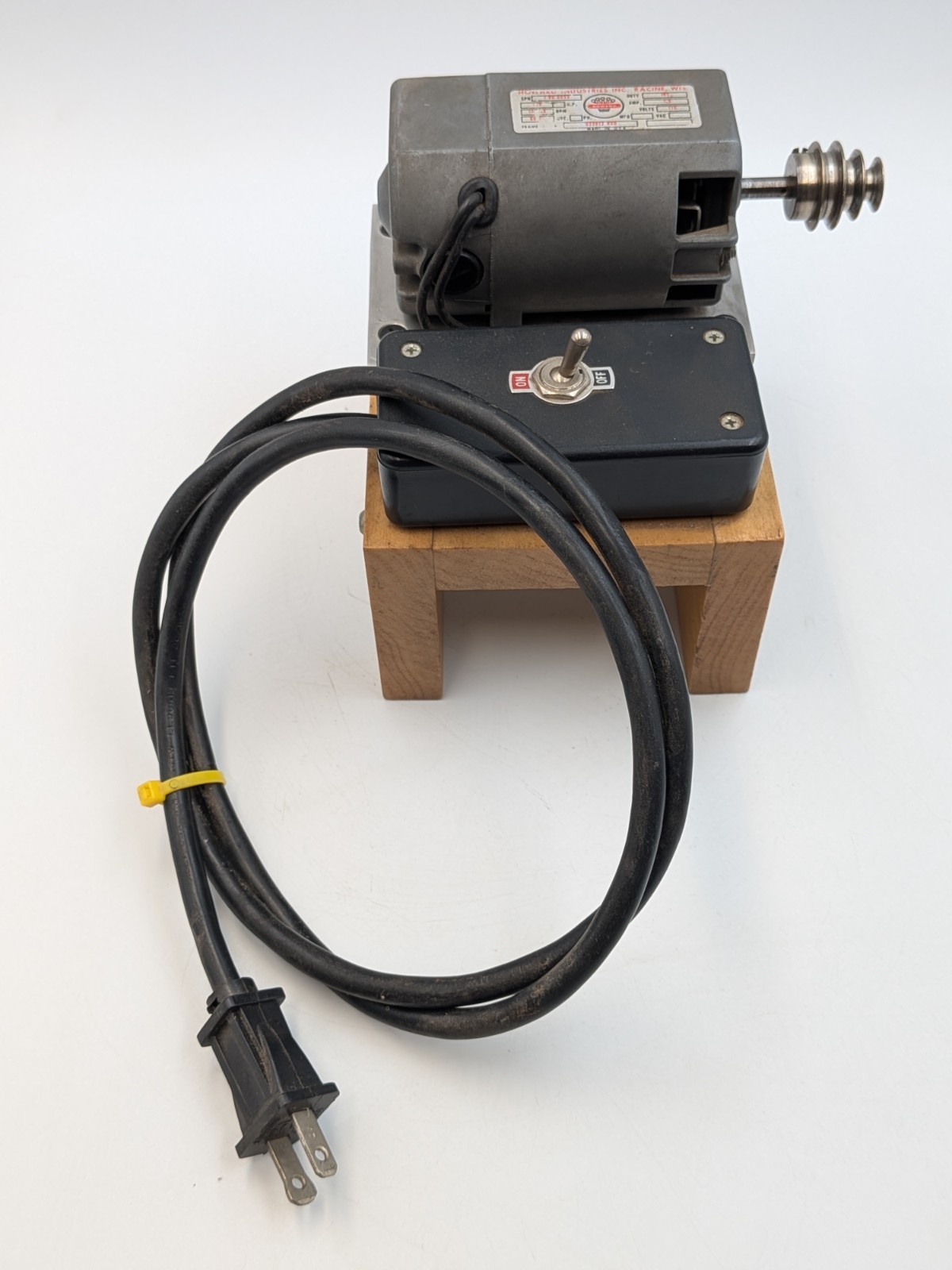 Antique Howard Industries High RPM Electric Motor 1/9 HP 10,000+ RPM 115VAC 1.5A