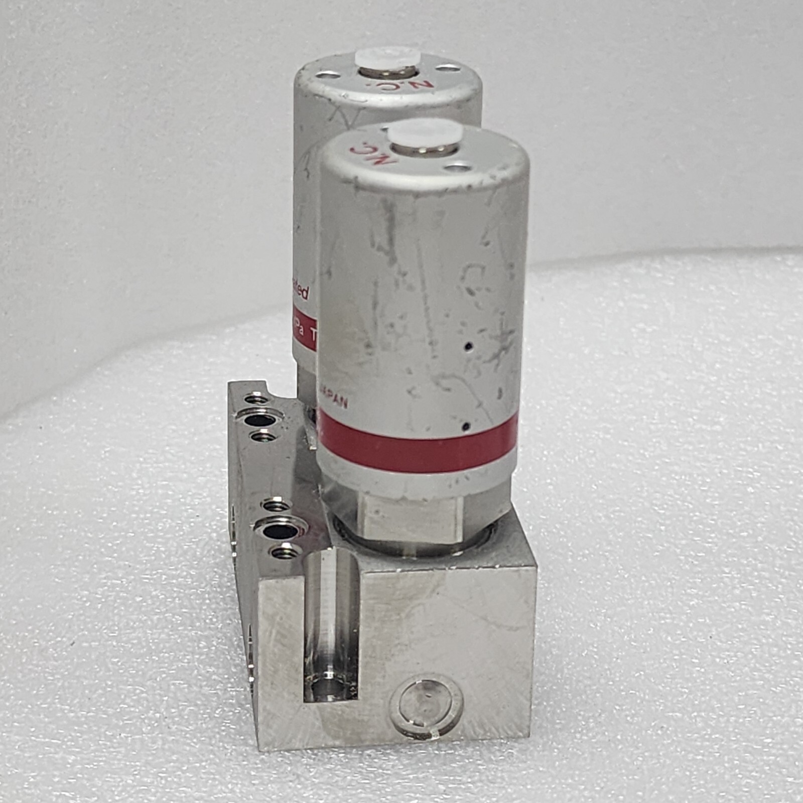 Lam 766-190106-326 Rev B, Fujikin 2×0.5~0.6 MPa Valve Assy,Used,Jp+97213