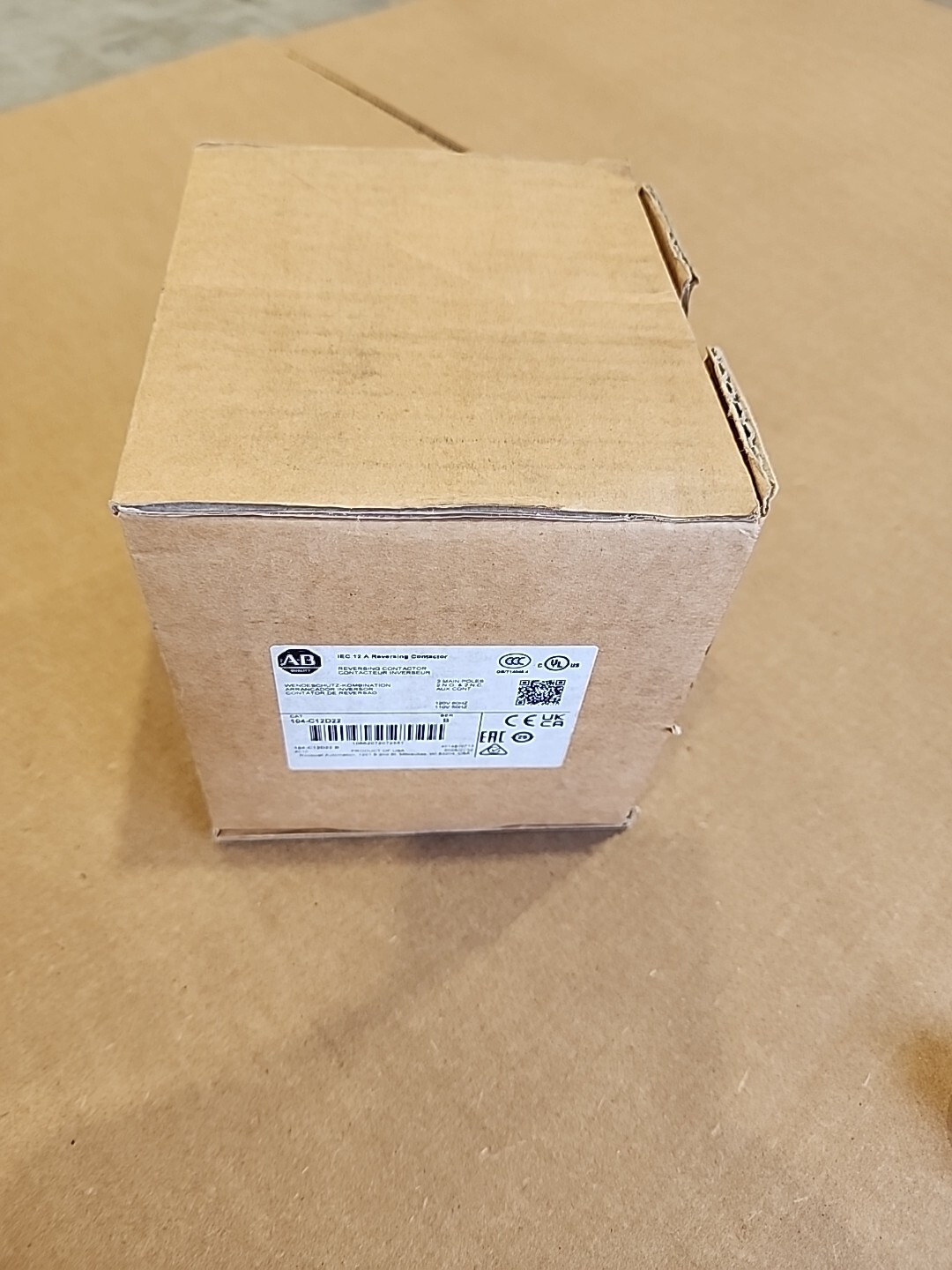 New OEM Allen Bradley Reversing Contactor P/N 104-C12D22