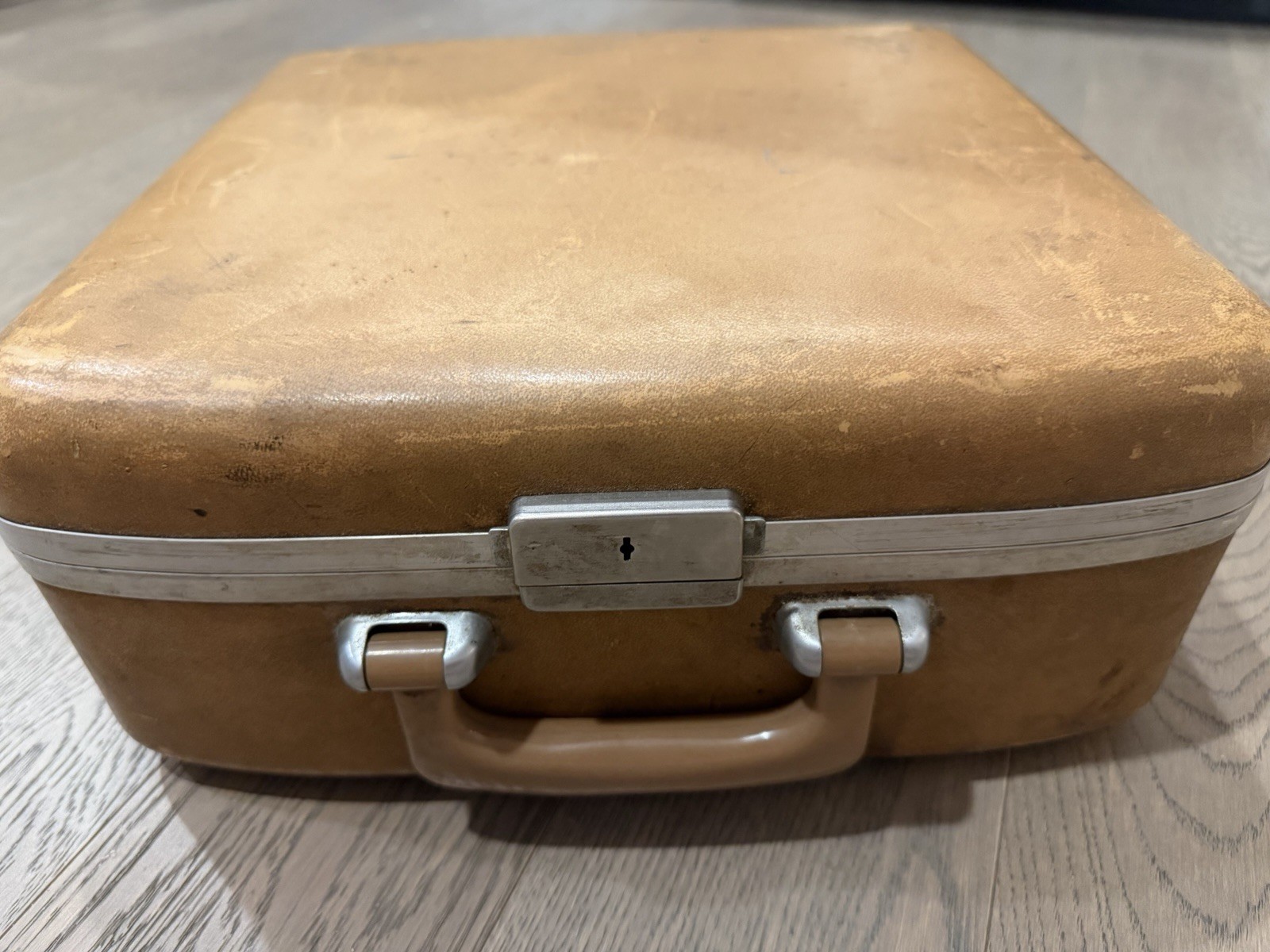 Smith-Corona Clipper Typewriter with Hard Carrying Case, Green Keys
