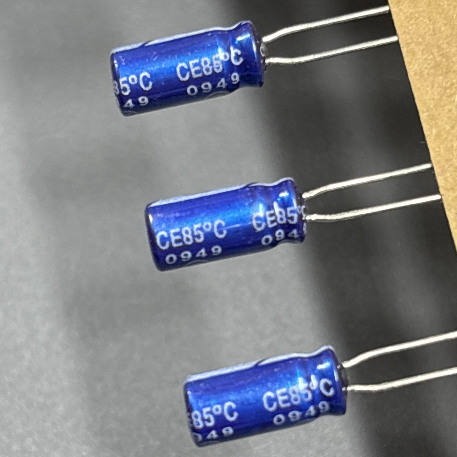500 PCS ELNA RE3-25V100ME3#B-T36 10uF 25V Radial Electrolytic Capacitors NOS